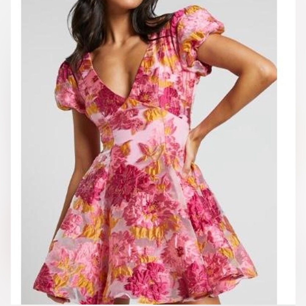 Showpo Brailey dress, size large but fits a medium perfectly. Worn twice